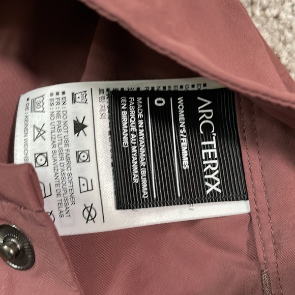 Arc’teryx shorts never wore - Picture 2 of 3